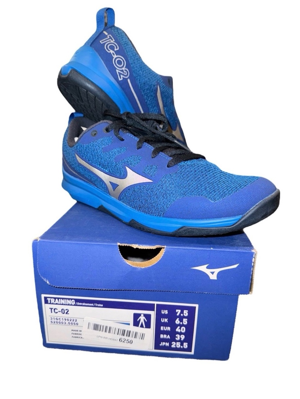 Brand New Mizuno Men's
Training Shoes
